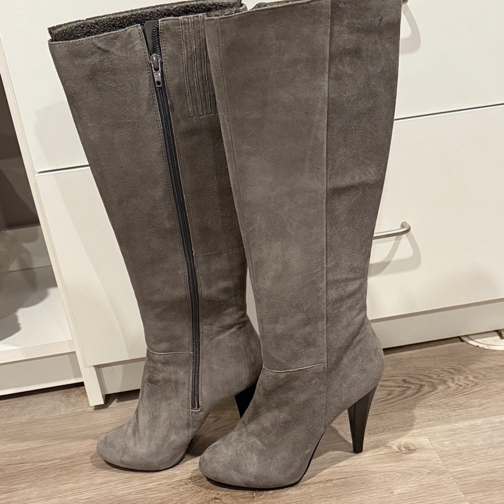 Gianni Bini Gray suede Knee-High Women's Boots. Size 7.5. Worn once